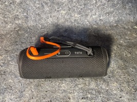 JBL Flip 6 - Portable Waterproof Speaker - Black