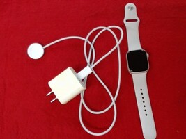  Apple Series 8 Smart Watch (gps) 2022 41mm Rose W/ Charger