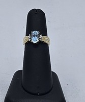 Ladies 10k Yellow Gold Statement Ring W/ Large Oval Lt Blue Topaz 5.10g, Size 7.