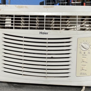 Haier HWF05XCL-L 5,000 BTU 115V Window-Mounted Air Conditioner 
