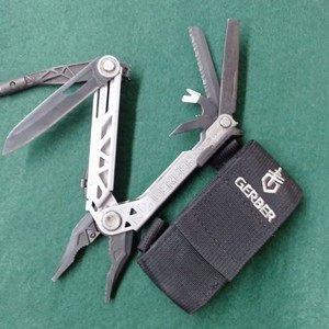 Gerber Center-Drive 14-Tool Multi-Tool Pliers with Sheath