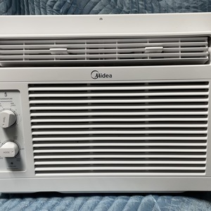 Midea 5,000 BTU 150 Sq ft Mechanical Window Air Conditioner, White