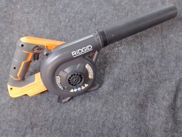 RIDGID 18V Lithium-Ion Cordless Compact Jobsite Blower with Inflator/Deflator 