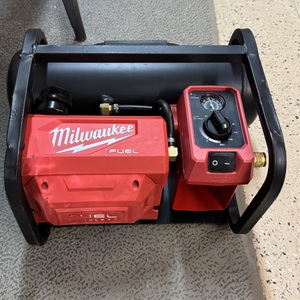 M18 FUEL 18-Volt Lithium-Ion Brushless Cordless 2 Gal. Electric Compessor