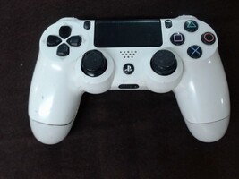 Sony DUALSHOCK 4 Wireless Controller for PlayStation 4 - Glacier White
