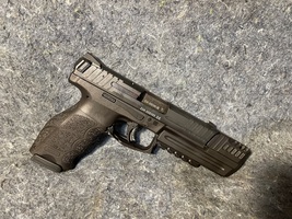 H&K VP9 Handgun 9mm Luger 17rd Magazines(2) 4.09" Barrel Night Sights