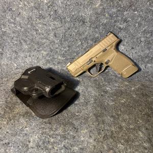 Springfield Armory Hellcat 3" Micro-Compact 9mm Handgun w/ 1 Magazine & holster