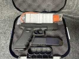 Glock 22 Gen 3 Handgun .40 S&W 15/rd Magazines (2) 4.5" Barrel Black Austria