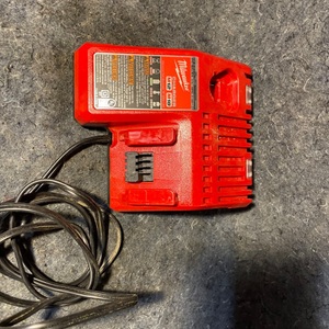 Milwaukee M12 & M18 Battery Charger