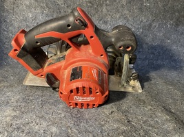 Milwaukee M18 18V Lithium-Ion Cordless 6-1/2 in. Circular Saw (Tool-Only)