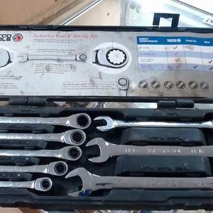 Matco 8 PIECE 90 TOOTH SAE REVERSIBLE COMBINATION RATCHETING WRENCH SET