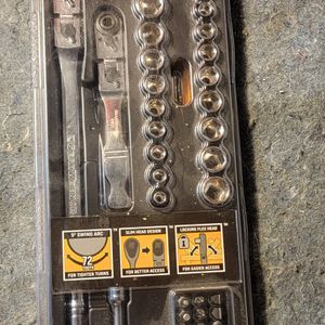 GearWrench 81039 1/4 in. Drive 6-Point SAE/Metric Slim Flex-Head Ratchet and 