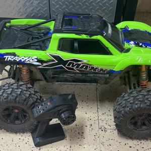 Traxxas X-Maxx 8S 1/6 4WD Brushless RTR Monster Truck (Green) 