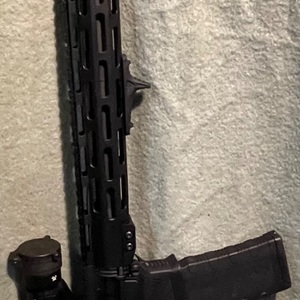 American Tactical Omni Hybrid 5.56 mm w/ Vortex Strike II Red Dot and accessory