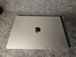 Apple - MacBook Pro 16" Laptop - M3 Pro chip Built for Apple Intelligence - 18GB