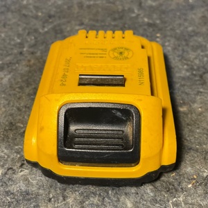 DEWALT 20V MAX Battery, Compact 2.0Ah
