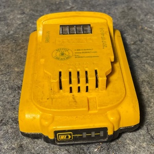 DEWALT 20V MAX Battery, Compact 2.0Ah
