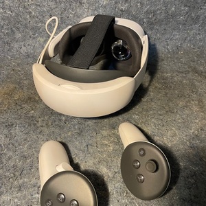 Oculus 3S 128GB w/ Meta Quest Elite Strap with Battery