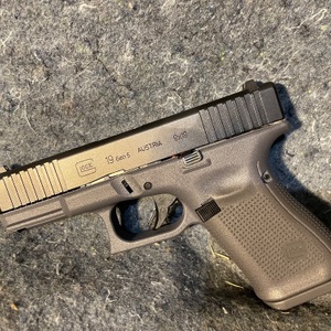 Glock 19 Gen 5 Handgun 9mm Luger 15rd Magazines(3) 4.02" Barrel