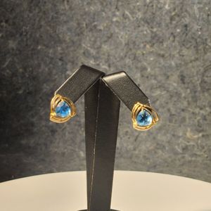  14Kt YG 5.64 cttw Triangle Blue Topaz