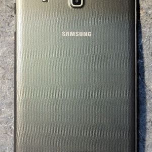 Samsung Galaxy Tab E Tablet 16gb w/ black hard case. 