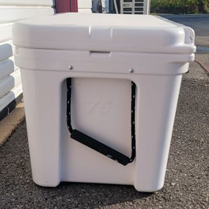 YETI Tundra 45 Cooler, White