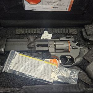 Taurus Raging Hunter .44 Mag 6rd Capacity 8.375" Barrel Matte Black Oxide Finish