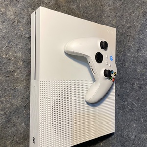 Microsoft Xbox One S 500GB in Box 