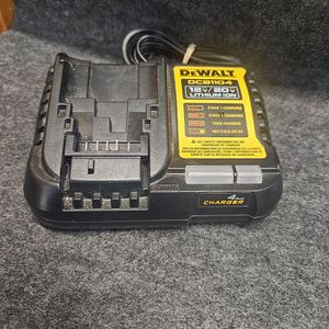  DEWALT 20V MAX Lithium-Ion 4.0Ah Battery with 12V to 20V MAX Charger