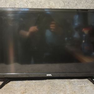 onn. 24” Class HD (720P) LED Roku Smart Television (100012590). broken foot