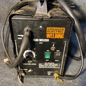 CHICAGO ELECTRIC Flux 125 Welder
