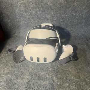Oculus Meta Quest 3 512GB w/ controllers and BOBOVR S3 Pro Battery Strap 