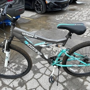 Ozone 500 Women's Ultra Shock 26" Mountain Bike 21-Speed Dual