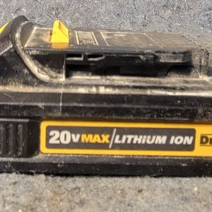 DEWALT 20V MAX Compact Lithium-Ion 1.5Ah Battery Pack