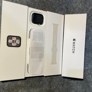 Apple Watch SE (2nd Gen) (GPS + Cellular, 40mm) Silver Aluminum Case White Band