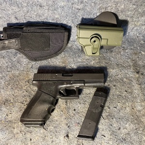 Glock G17 Gen 2 9mm Luger Semi-Auto Pistol 4.49" 17rd (2) Parkerized Austria
