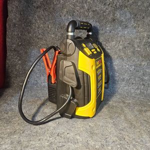 EverStart Maxx J5CPDE 1400 Peak Amps Jump Starter, Power Station, 500W Inverter,