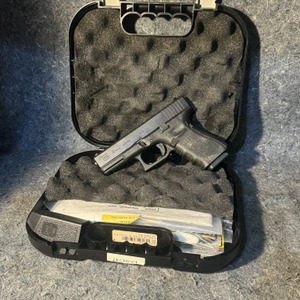 Glock 19 Gen 4 Compact Handgun 9mm Luger w/ 1 magazine. 4" Barrel Black Austria.