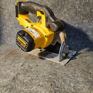 DeWalt 20V MAX Cordless 6-1/2-inch Circular Saw