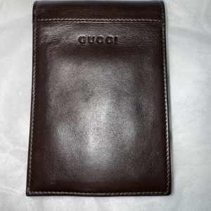  Gucci men's leather bifold wallet with dust bag