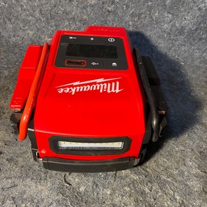 M18 18V Lithium-Ion Cordless 2000 Peak Amp HOTSHOT Jump Starter (Tool-Only)